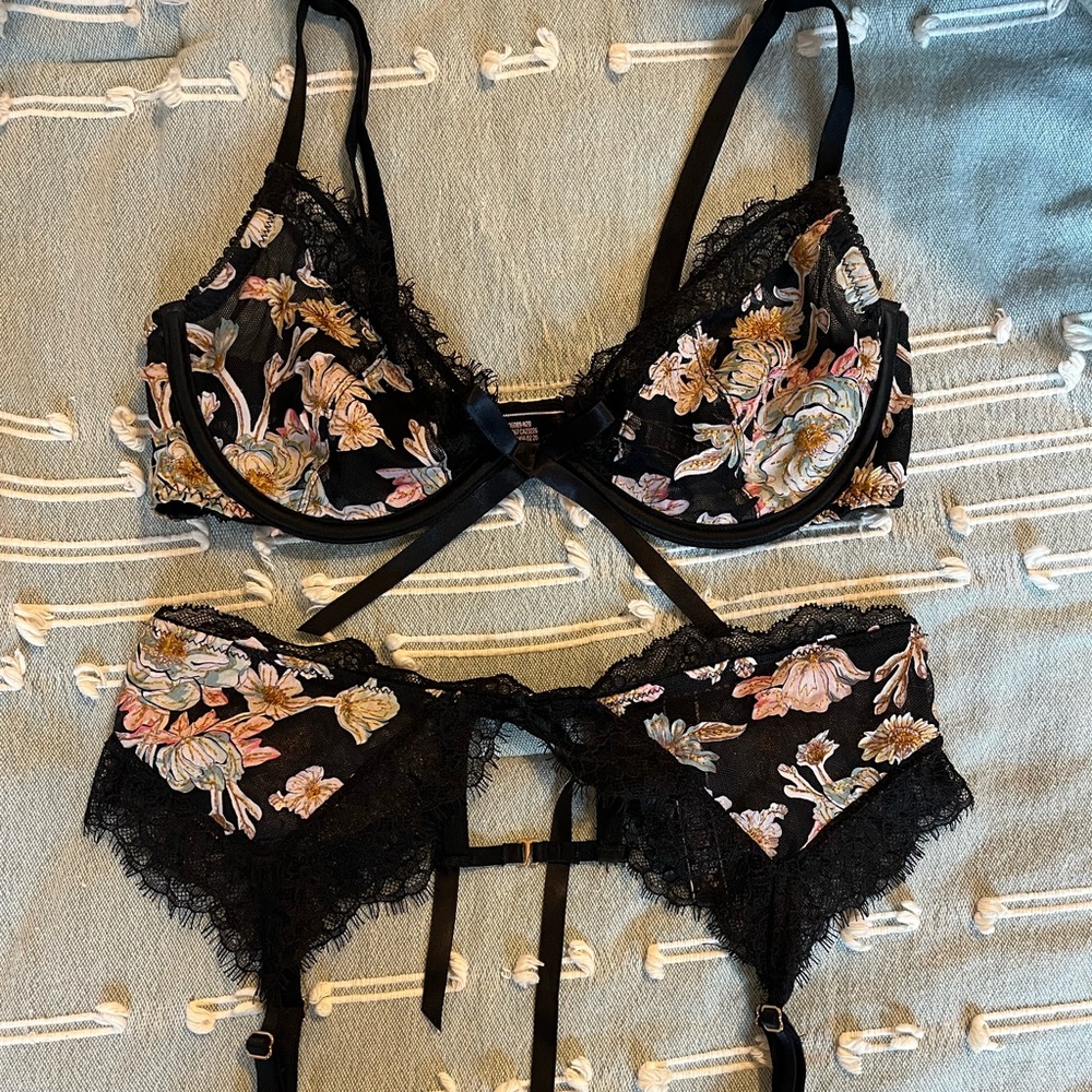 Victoria’s Secret Dream Angels Floral Embroidered Lingerie Set - Picture 7 of 12